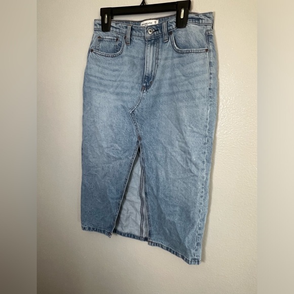 Abercrombie & Fitch
High Rise Denim Skirt - Picture 5 of 9